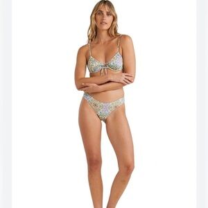 Billabong 2 piece swimsuit